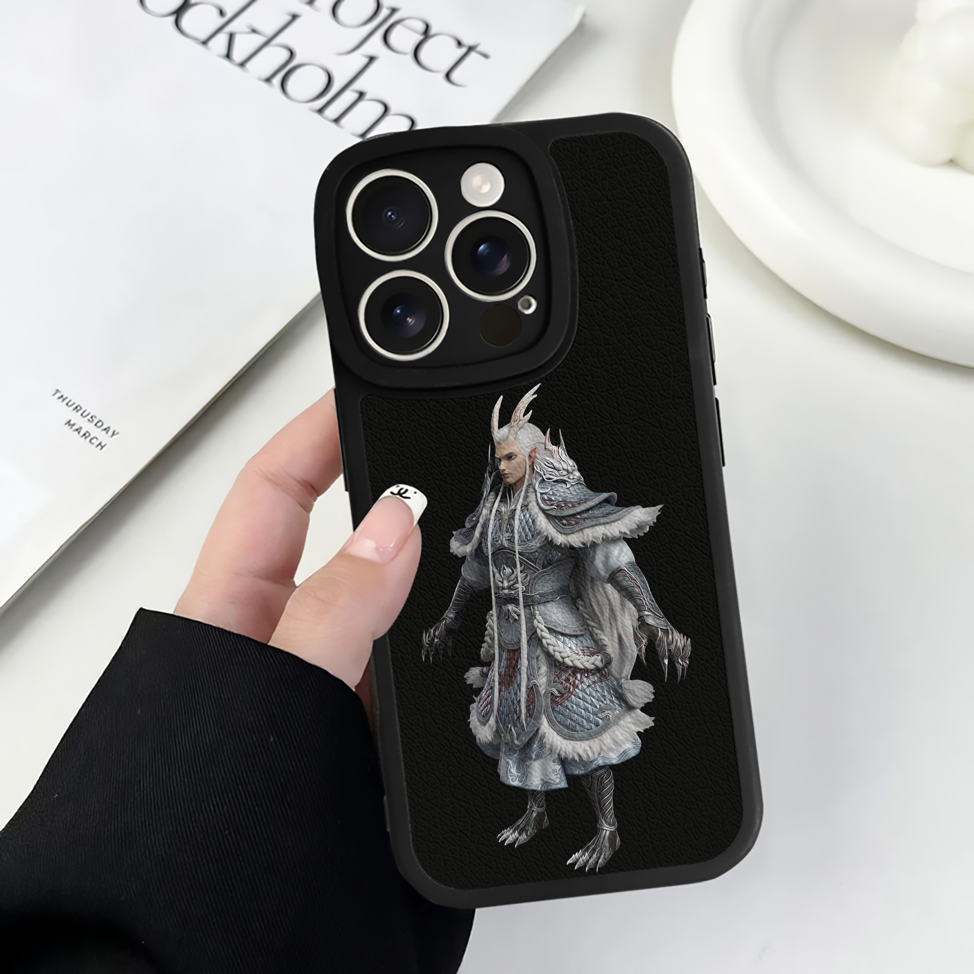 （画像用） Ne Zha 2 ナタ 魔童の大暴れ 【iPhone 16シリーズ対応】シリコンスマホケース（レザー調） 材質：シリコン